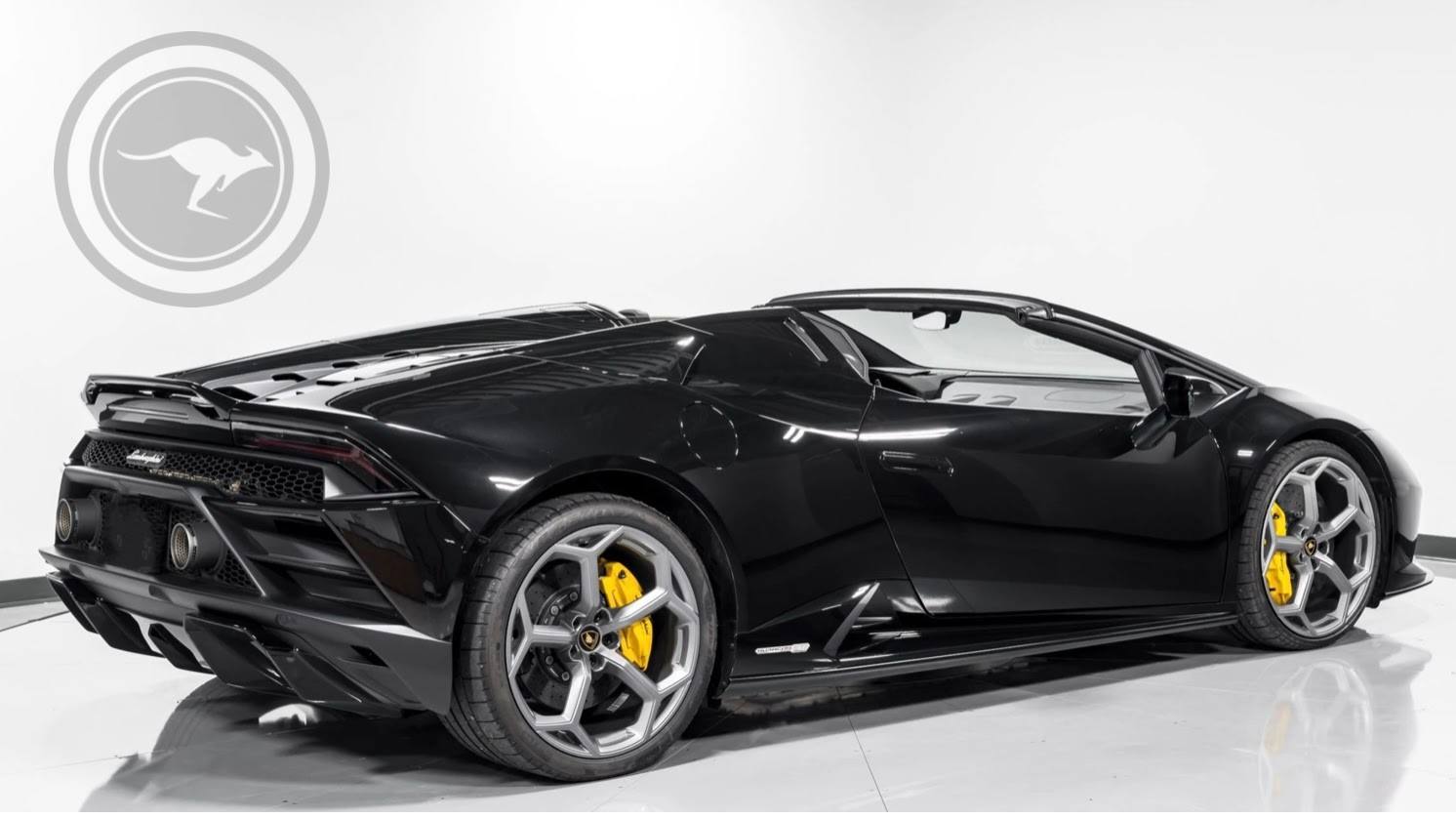 Rent a Lamborghini Huracán EVO Spyder 640-4 in Milan, Florence, Zurich, Como