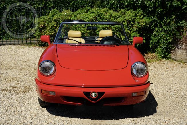 Rent a Alfa Romeo Duetto Spider IV Serie in Milan, Florence, Zurich, Como