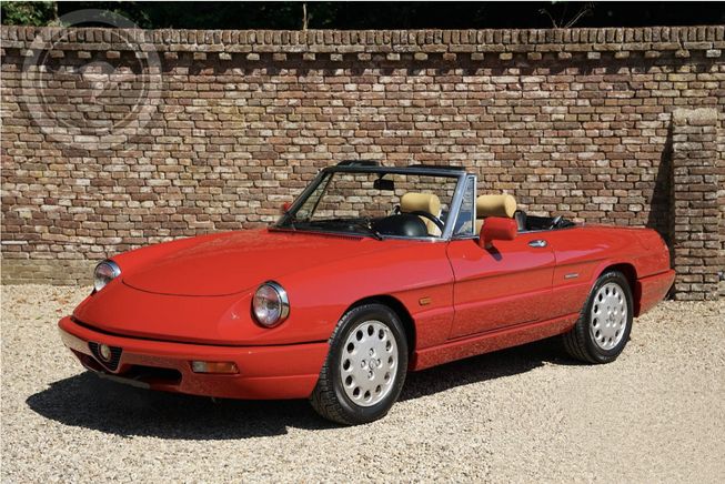 Rent a Alfa Romeo Duetto Spider IV Serie in Milan, Florence, Zurich, Como