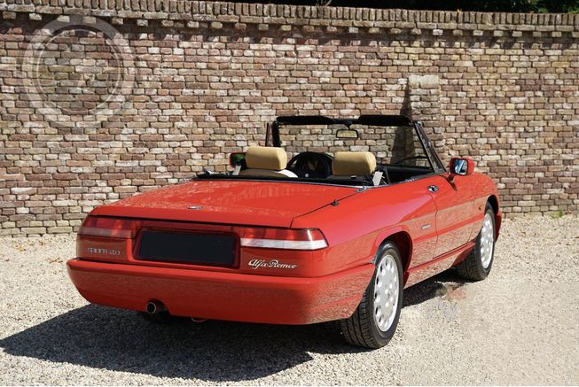 Rent a Alfa Romeo Duetto Spider IV Serie in Milan, Florence, Zurich, Como