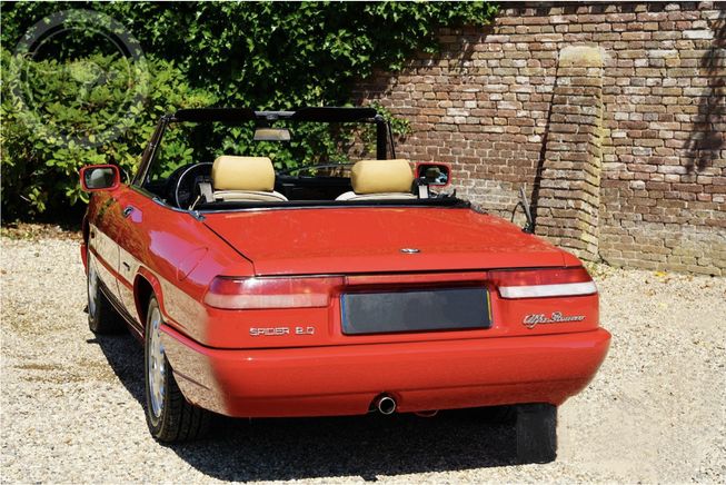 Rent a Alfa Romeo Duetto Spider IV Serie in Milan, Florence, Zurich, Como