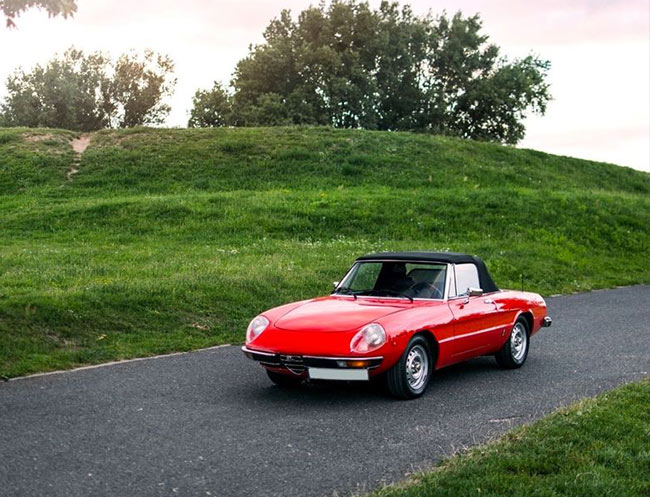 Rent a Alfa Romeo Duetto Spider in Milan, Florence, Zurich, Como