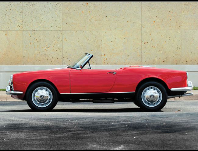Rent a Alfa Romeo Giulietta Spider in Milan, Florence, Zurich, Como