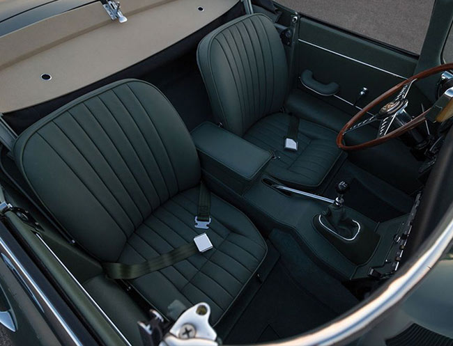 Rent a Jaguar E Type Roadster in Milan, Florence, Zurich, Como