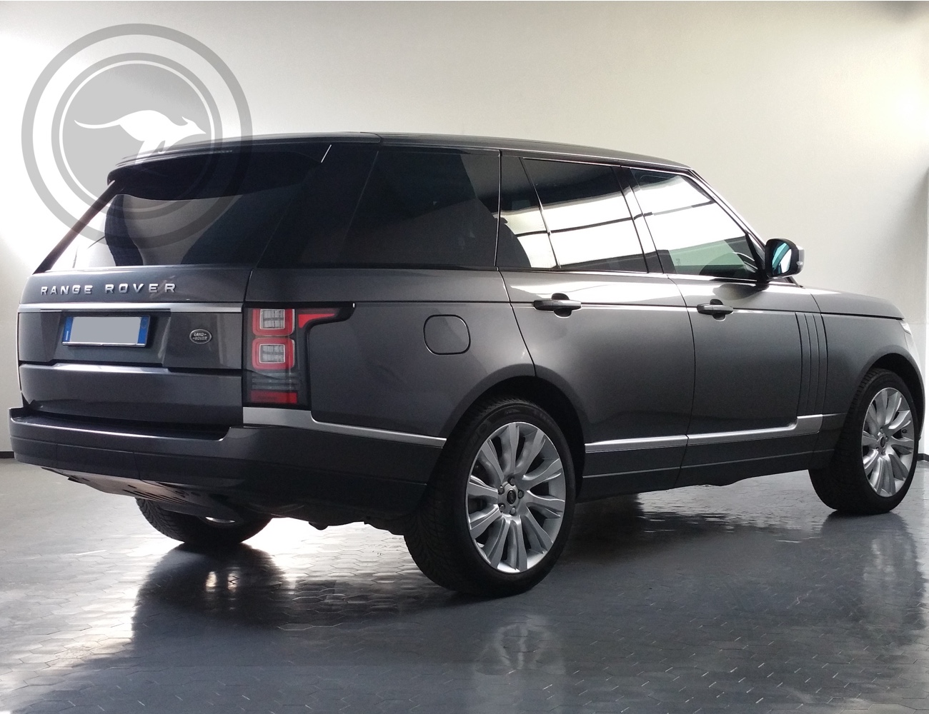 Rent a Land Rover Range Rover Vogue in Milan, Florence, Zurich, Como