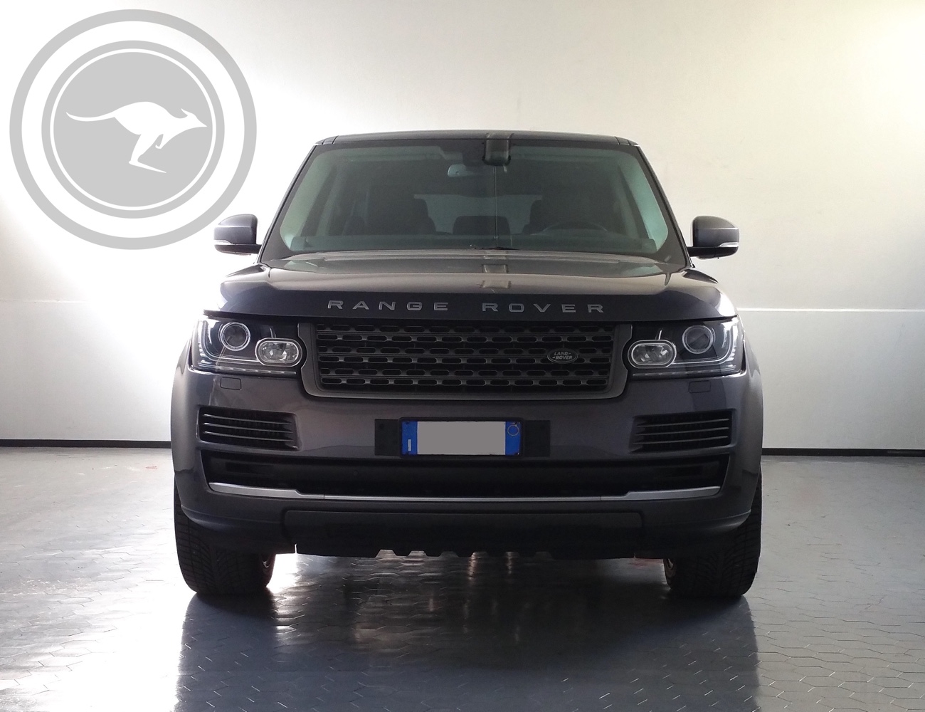 Rent a Land Rover Range Rover Vogue in Milan, Florence, Zurich, Como