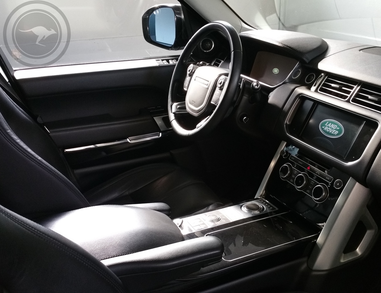 Rent a Land Rover Range Rover Vogue in Milan, Florence, Zurich, Como
