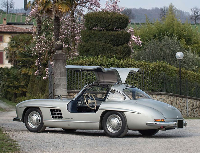 Rent a Mercedes-Benz 300 SL Gullwing in Milan, Florence, Zurich, Como