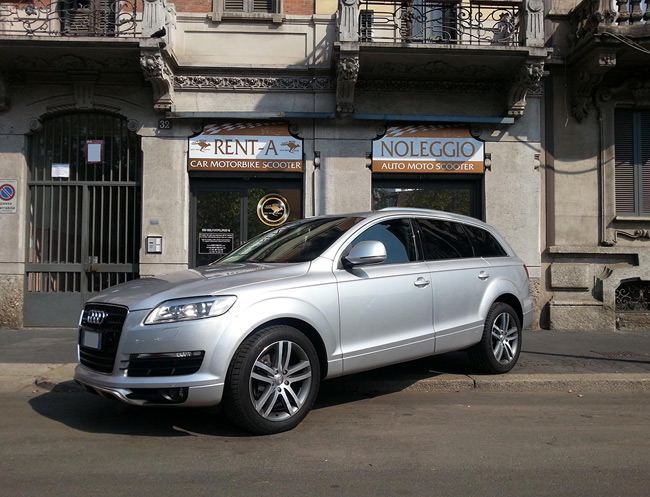 Rent a Audi Q7 7 Seats in Milan, Florence, Zurich, Como