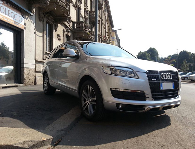 Rent a Audi Q7 7 Seats in Milan, Florence, Zurich, Como