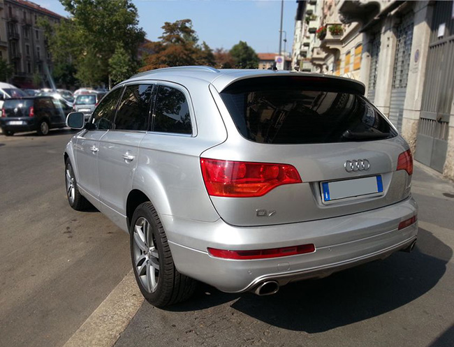 Rent a Audi Q7 7 Seats in Milan, Florence, Zurich, Como