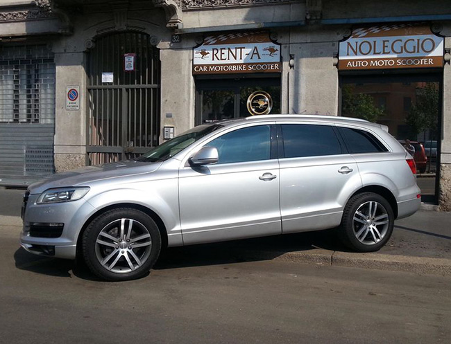 Rent a Audi Q7 7 Seats in Milan, Florence, Zurich, Como