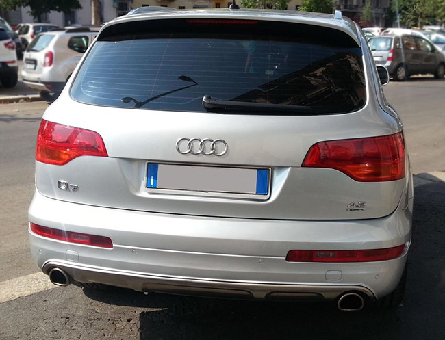 Rent a Audi Q7 7 Seats in Milan, Florence, Zurich, Como