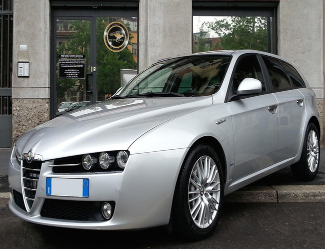 Rent a Alfa romeo 159 Sportwagon Selespeed in Milan, Florence, Zurich, Como