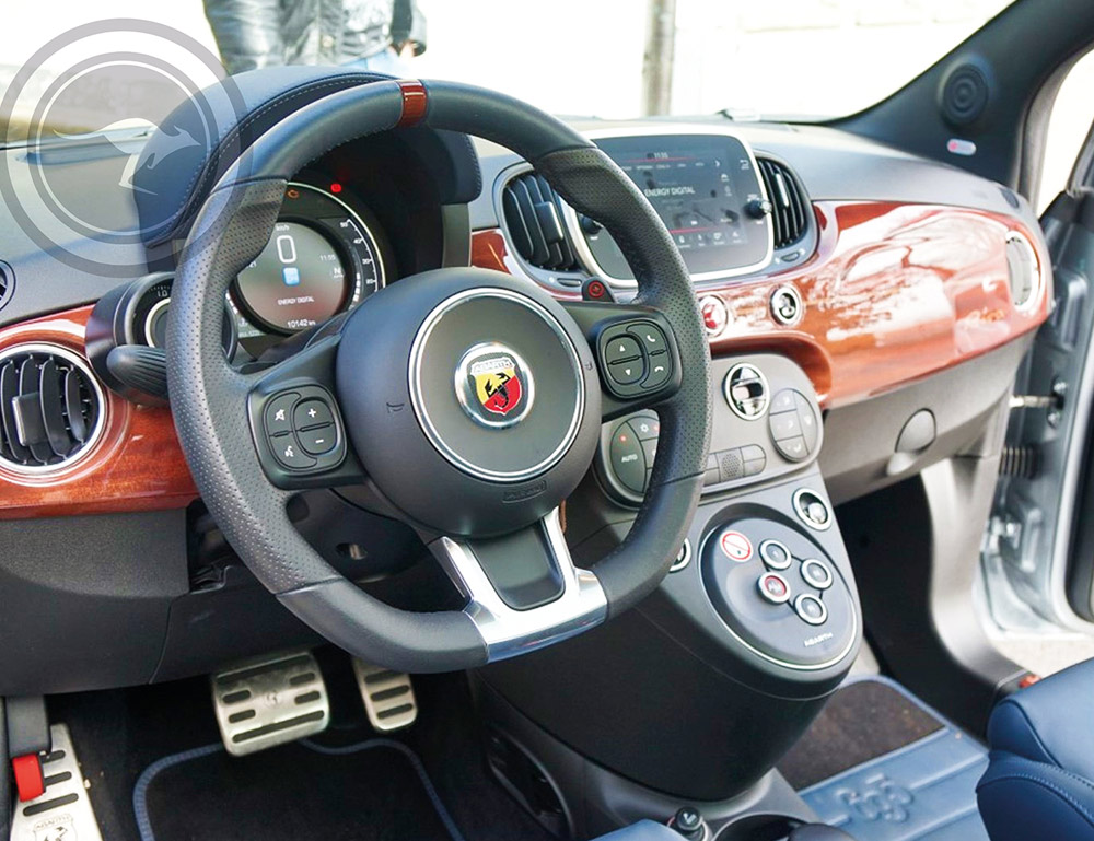 Rent a Abarth 695 Rivale Cabriolet Limited Edition Riva in Milan, Florence, Zurich, Como